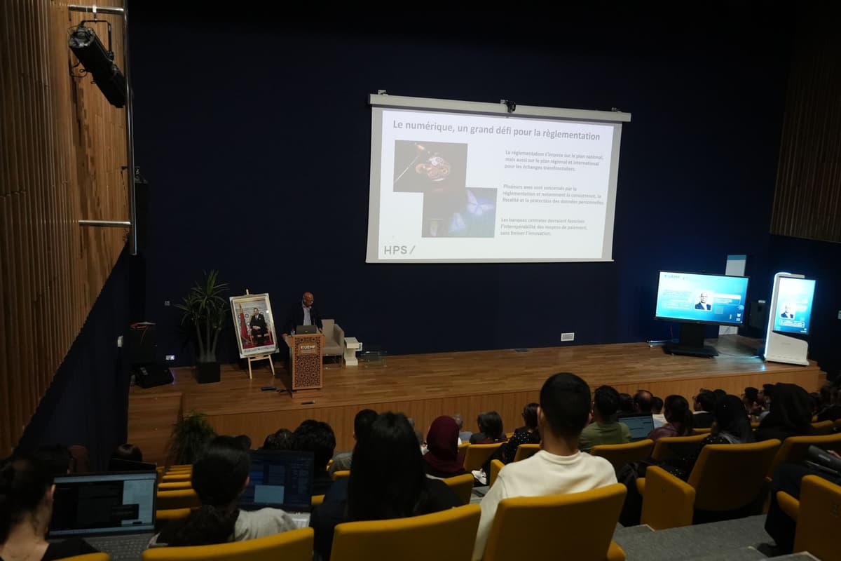 L’Université Euromed de Fès accueille M. Mohamed Horani pour une conférence sur l’ascension de HPS et les mutations du paiement digital