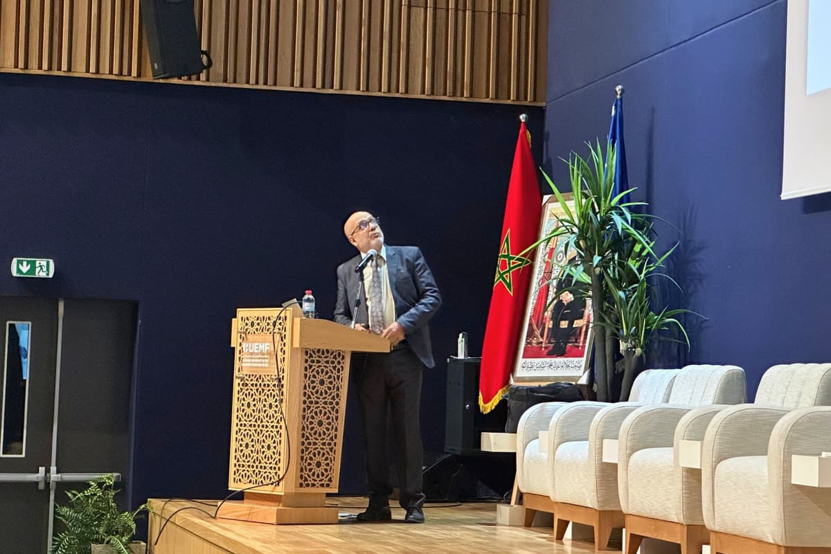 Révolution des matériaux quantiques : Pr. Mohamed Azzouz explore les technologies qui façonneront l’avenir