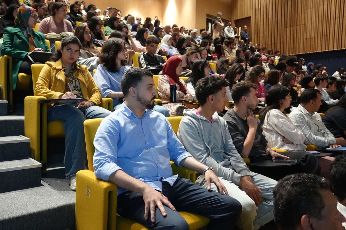 Journée internationale des infirmières : conférence consacrée à la formation des professionnels de santé de demain