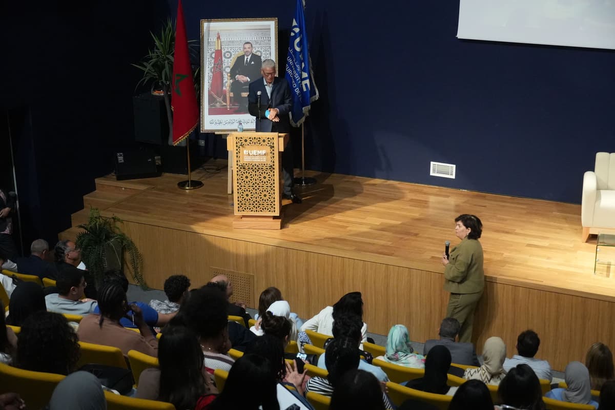 Journée internationale des infirmières : conférence consacrée à la formation des professionnels de santé de demain