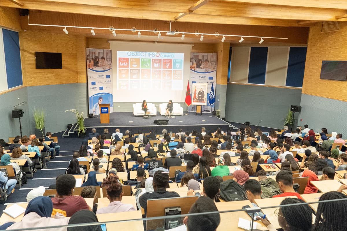 Mme Najet Vallaud Belkacem: objectifs de développement durable 2030 : si loin, si proche ?