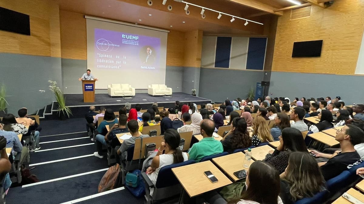 Pr. Rachid Achachi soulève le thème "Spinoza ou la libération par la connaissance" lors de sa conférence à l'UEMF