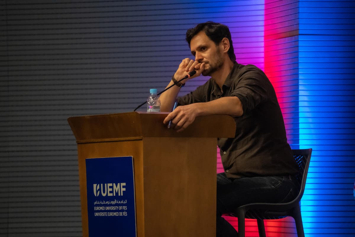 Les grandes écoles de pensée dans les relations internationales : thématique de la conférence du Pr. Rachid Achachi