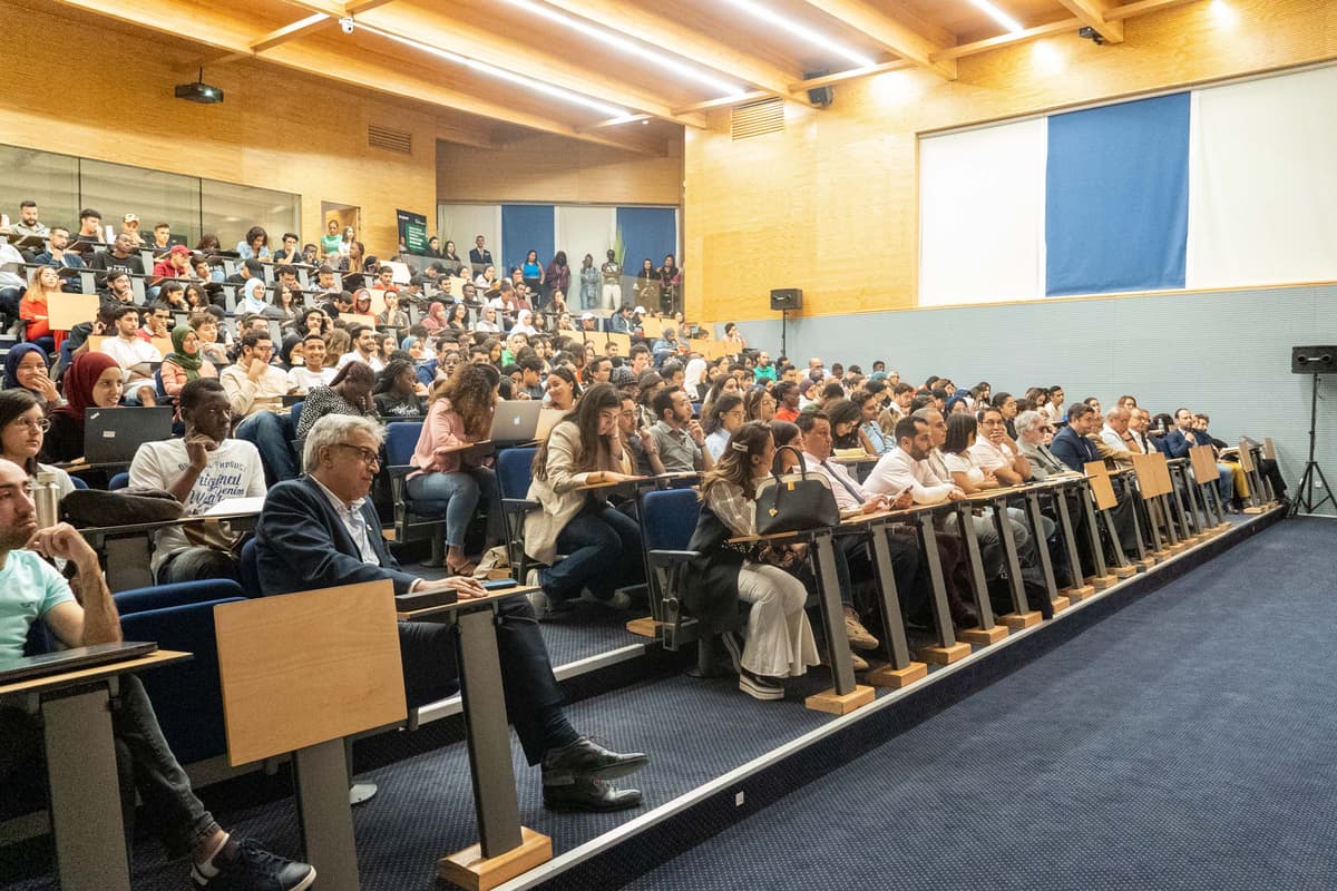 Mme Najet Vallaud Belkacem: objectifs de développement durable 2030 : si loin, si proche ?