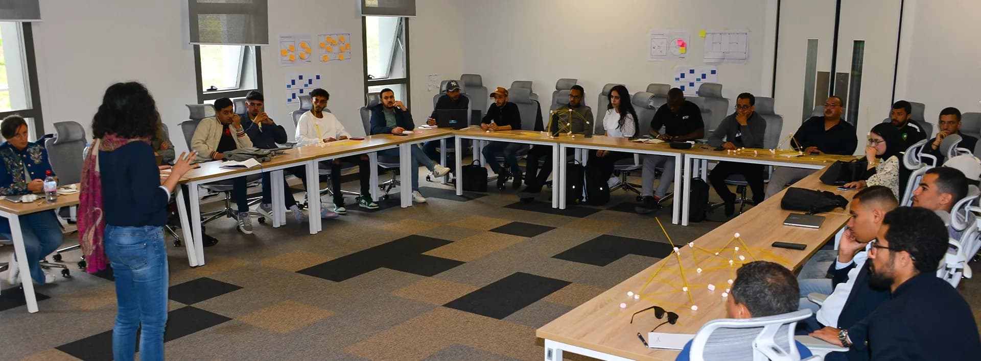 التدريب المهني، والتناوب الوظيفي، والإرشاد.