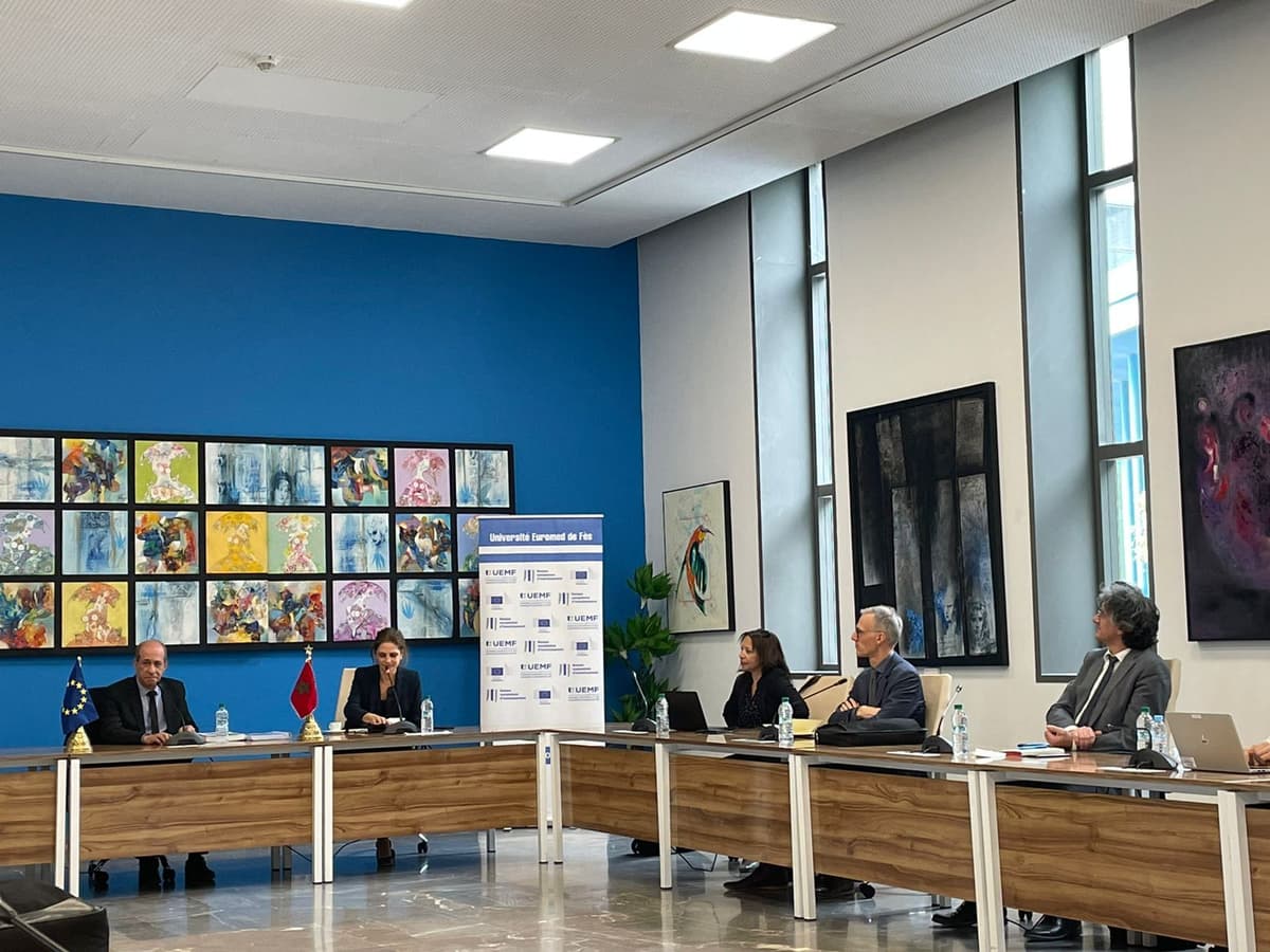 Visite de la délégation de l'Union Européenne et de la Banque Européenne d'Investissement à l'éco-campus de l'UEMF 