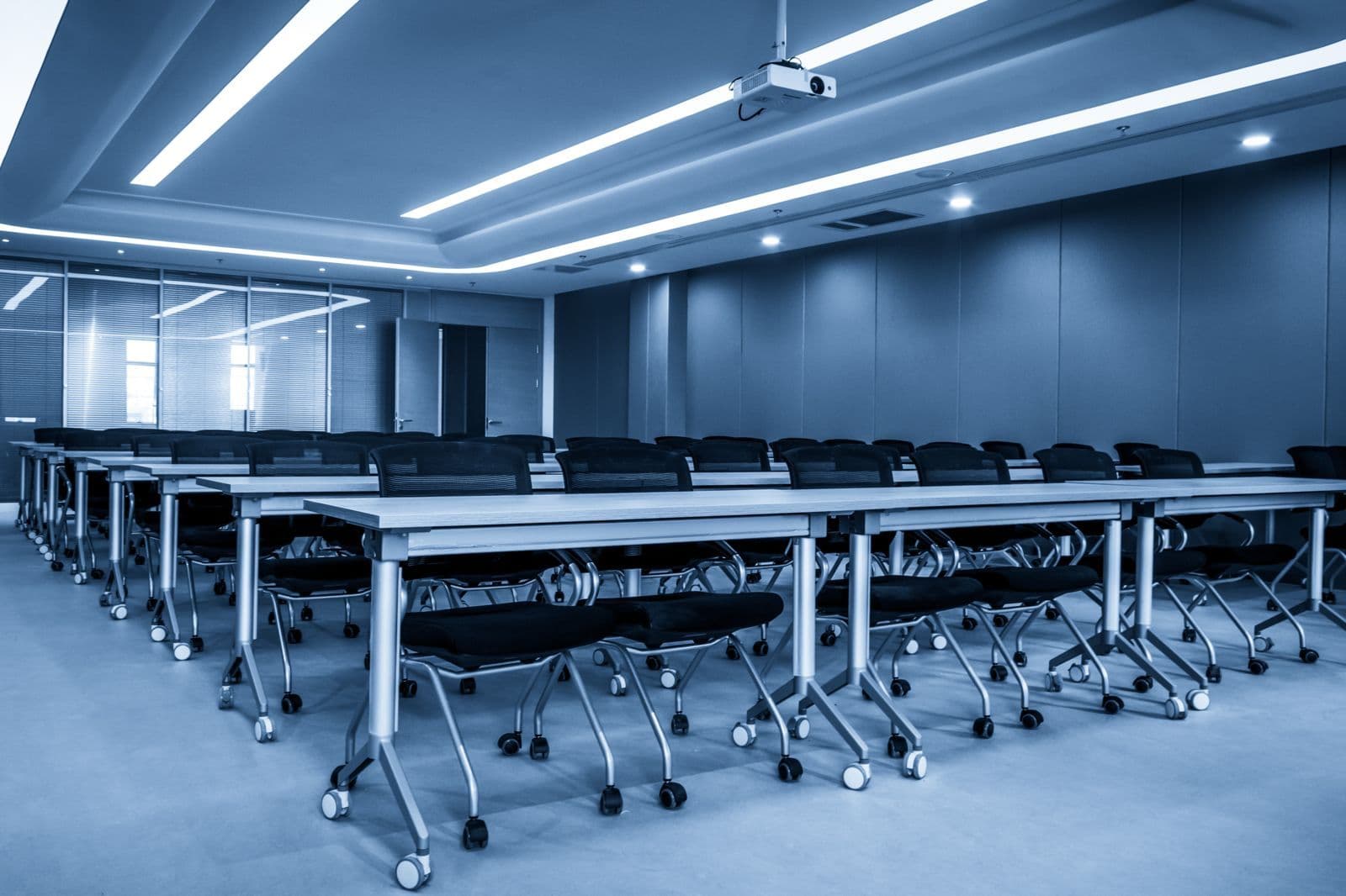 Salas de lectura con equipos digitales