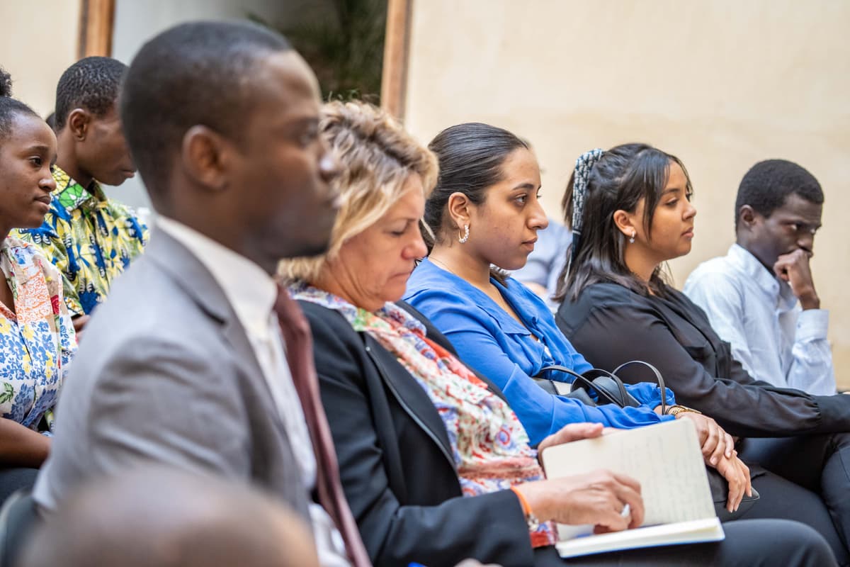 Conférence en plein air, dans le site de Lalla Yeddouna, sur le droit de l'OHADA