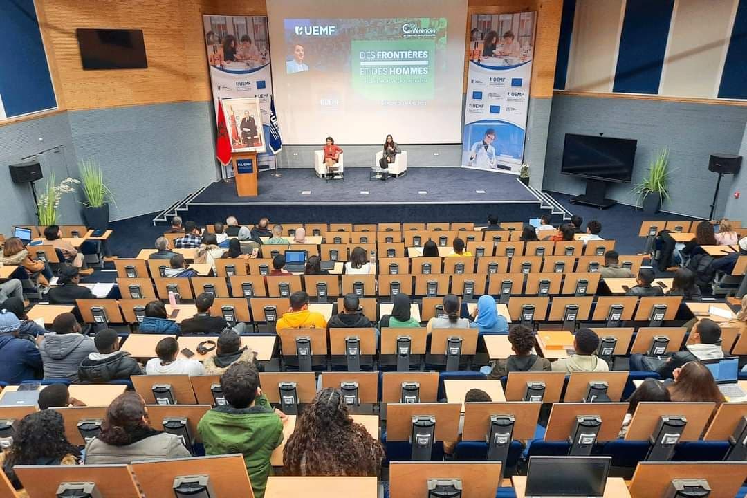 « 𝗗𝗲𝘀 𝗙𝗿𝗼𝗻𝘁𝗶𝗲̀𝗿𝗲𝘀 𝗲𝘁 𝗱𝗲𝘀 𝗛𝗼𝗺𝗺𝗲𝘀 » : conférence de Mme Najat Vallaud Belkacem