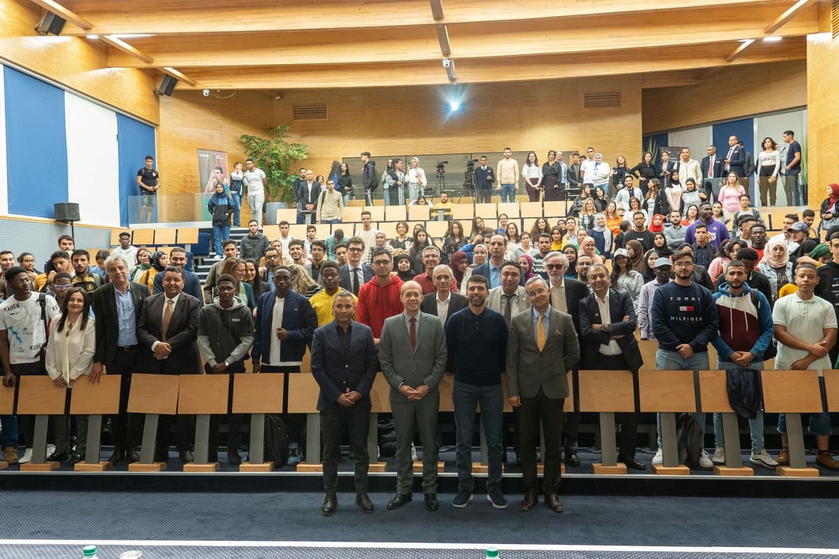 L’UEMF reçoit la légende mondiale des JO et le quadruple champion du monde Hicham El Gerrouj