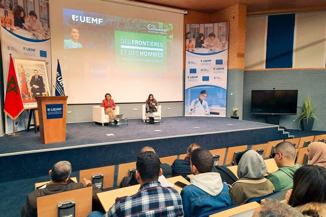 « 𝗗𝗲𝘀 𝗙𝗿𝗼𝗻𝘁𝗶𝗲̀𝗿𝗲𝘀 𝗲𝘁 𝗱𝗲𝘀 𝗛𝗼𝗺𝗺𝗲𝘀 » : conférence de Mme Najat Vallaud Belkacem