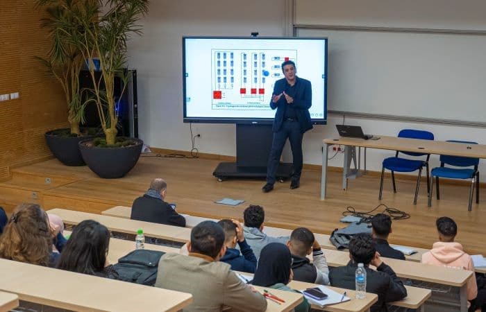 "Smart Grid and Sustainable Energy System" : Séminaire animé par le Professeur Mohamed BARARA