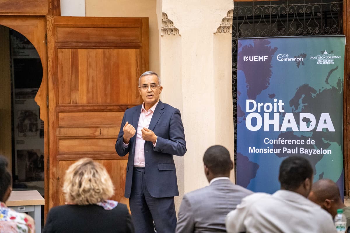 Conférence en plein air, dans le site de Lalla Yeddouna, sur le droit de l'OHADA