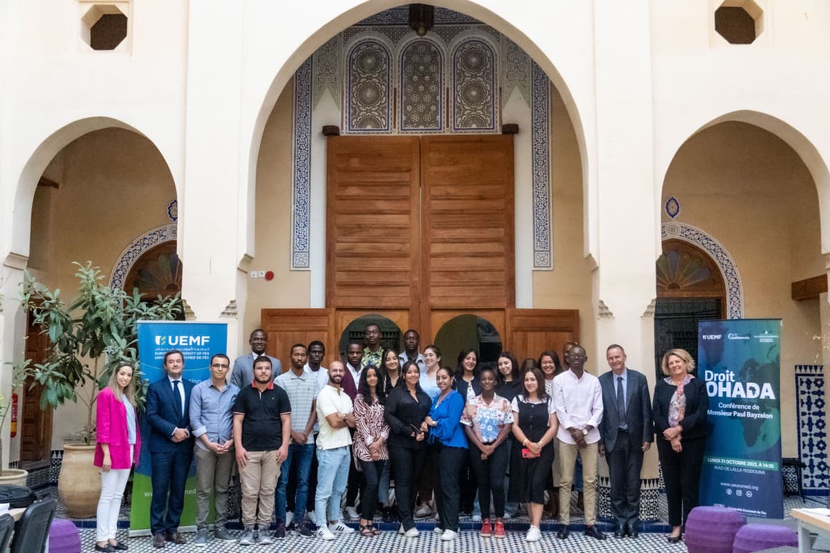 Conférence en plein air, dans le site de Lalla Yeddouna, sur le droit de l'OHADA