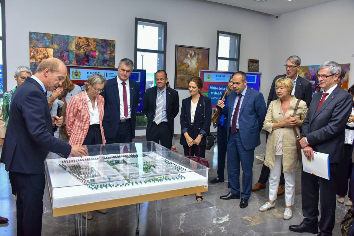 Une délégation composée de l’UE, de la BEI et des Ambassadeurs de l’UE, visite l’UEMF pour un échange inédit avec les étudiants