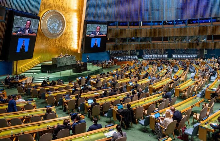 Ordre mondial et organisations internationales face aux conflits et crises humanitaires : analyse de leur efficacité et leur limitation dans la conjoncture internationale actuelle