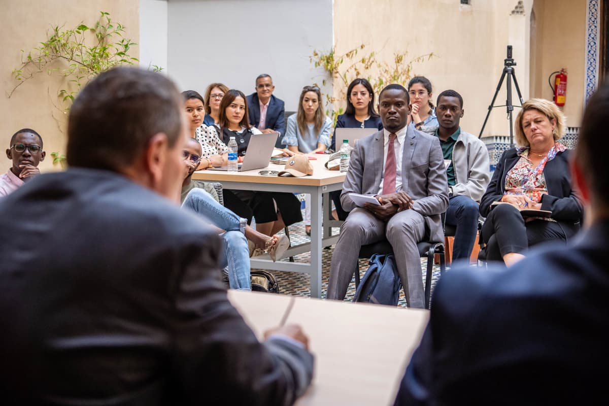 Conférence en plein air, dans le site de Lalla Yeddouna, sur le droit de l'OHADA