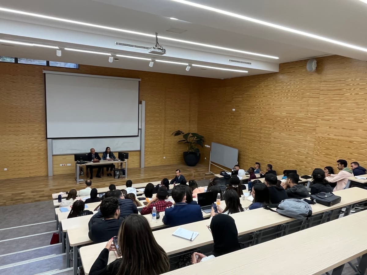 Rédiger une constitution : quels équilibres ? sujet de la leçon inaugurale de l'ISJP